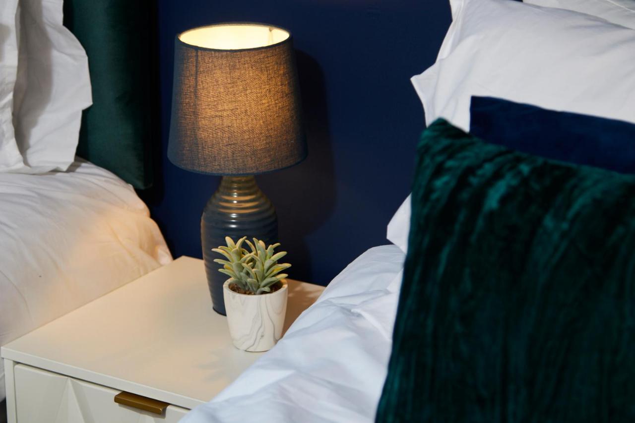 Exquisite Cambridge Abode - Sleeps 6 - Parking Apartment Luaran gambar